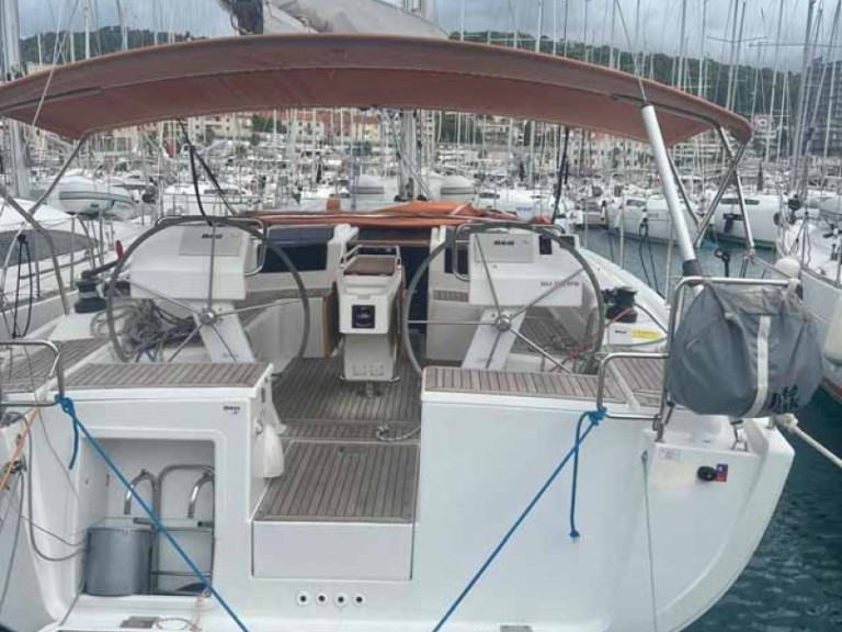 Rent a Hanse Hanse 455 Pula