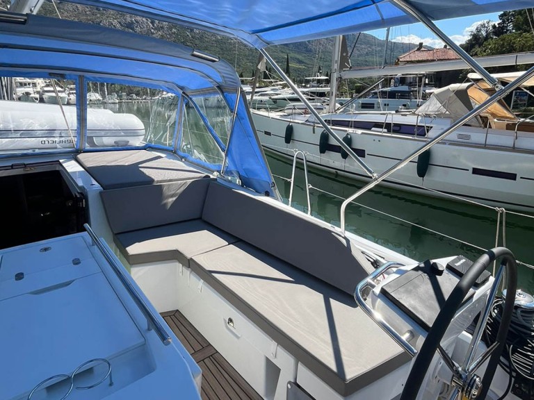 Bareboat Rental Sailboat Bénéteau with a boat licence