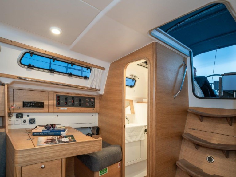 Sailboat for rent Rogoznica at the best price