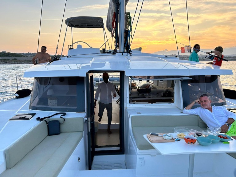 Yacht charter Cannes cheap Bali 4.2