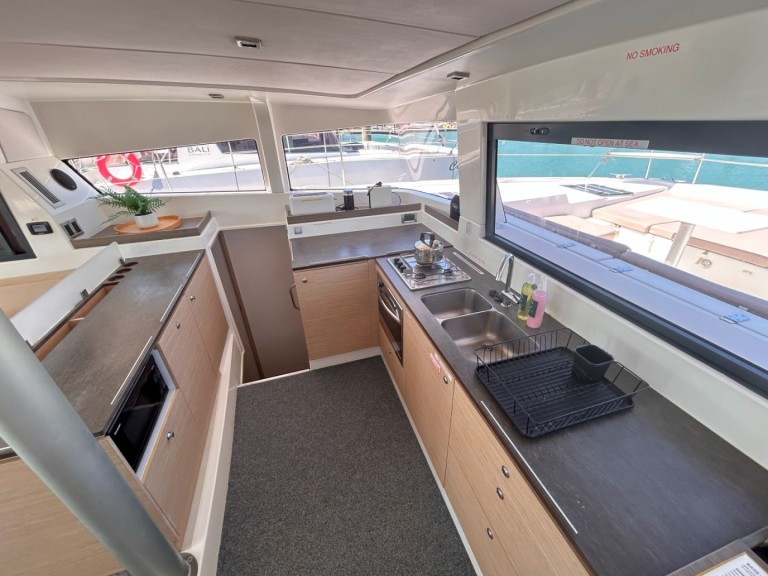 Yacht charter Airlie Beach cheap Bali 4.3