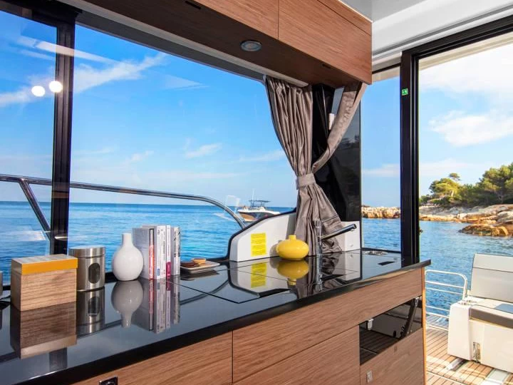 Motorboat rental in Pula - Jeanneau Merry Fisher 1095 Fly