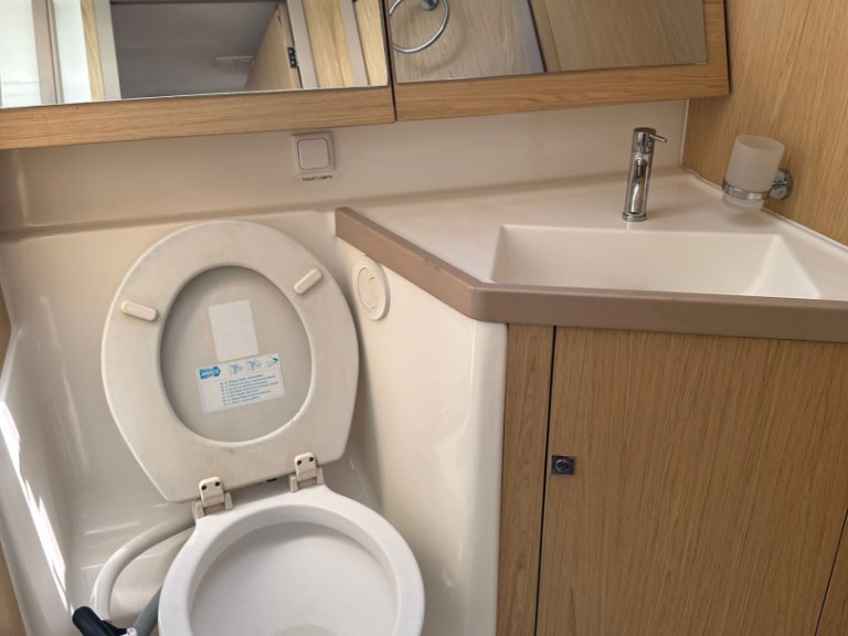 Bareboat Rental Sailboat Bénéteau with a boat licence