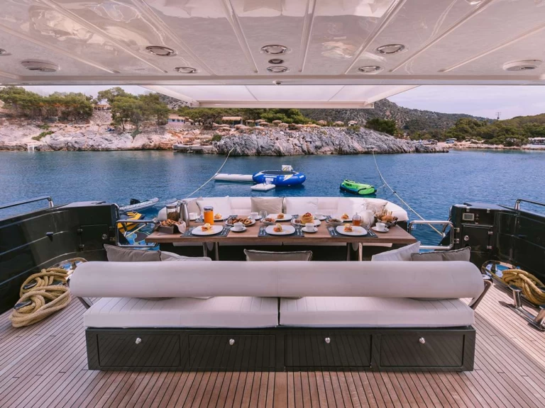 Bareboat Rental Luxury Yacht Posillipo with a boat licence