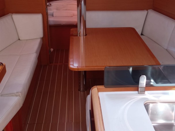 Boat rental Jeanneau Sun Odyssey 379 in Skradin on Samboat