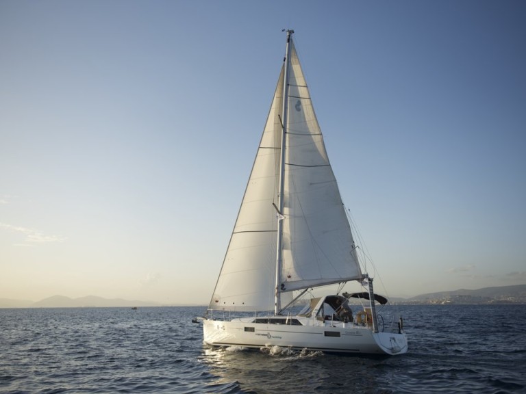 Sailboat for rent Alimos at the best price