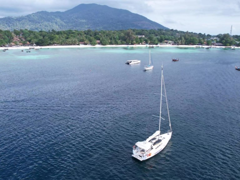 Bénéteau Oceanis 45 charter bareboat or captained in  Ao Po