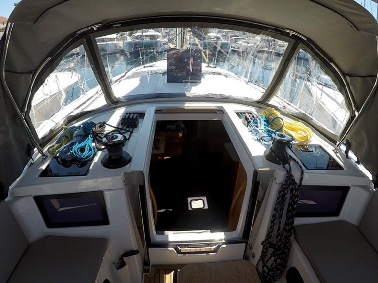 Sailboat for rent Šibenik at the best price