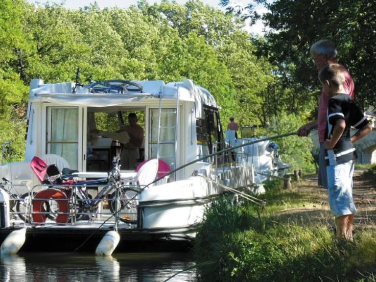 Houseboat rental in Joigny - Sedan 1010