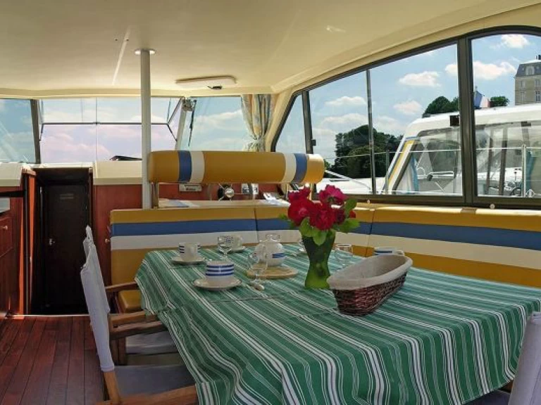 Houseboat rental with or without captain Sedan Joigny