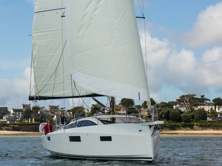 Sailboat rental with or without captain RM La Trinité-sur-Mer