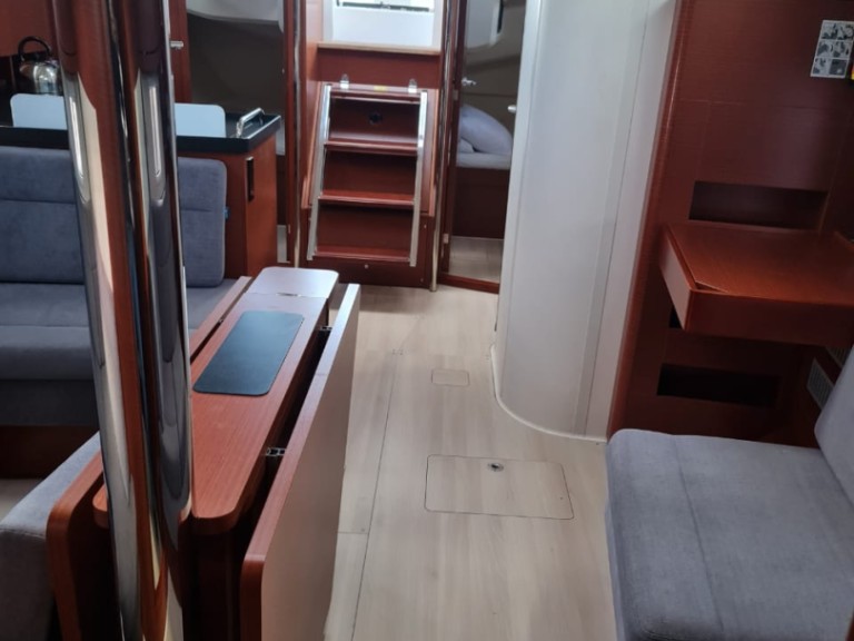 Hanse Hanse 418 charter bareboat or captained in  Nydri