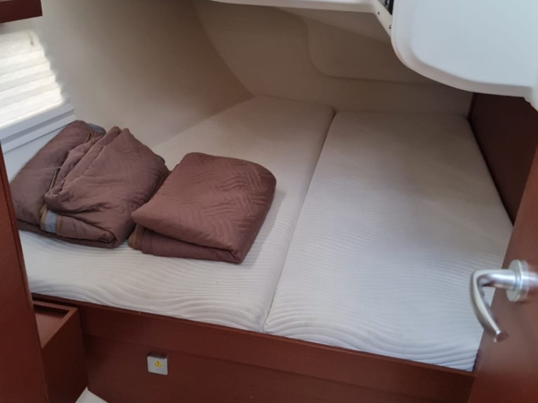 Rent a Hanse Hanse 418 Nydri