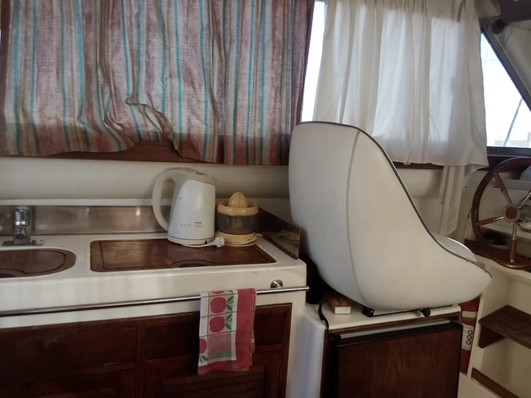 Bareboat Rental Motorboat Rodman with a boat licence