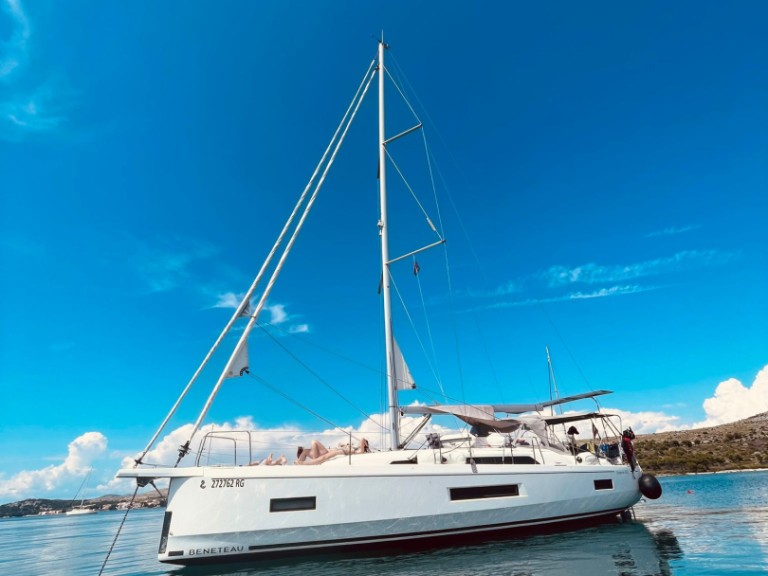 Bareboat Rental Sailboat Bénéteau with a boat licence