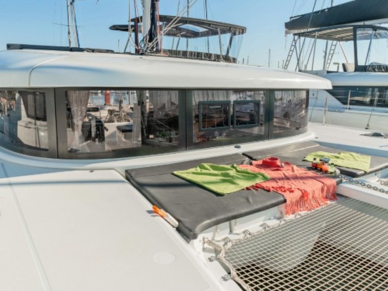 Boat rental Lagoon Lagoon 42 in Alimos on Samboat