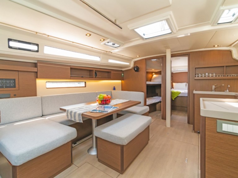 Rent a Bénéteau Oceanis 40.1 Alimos