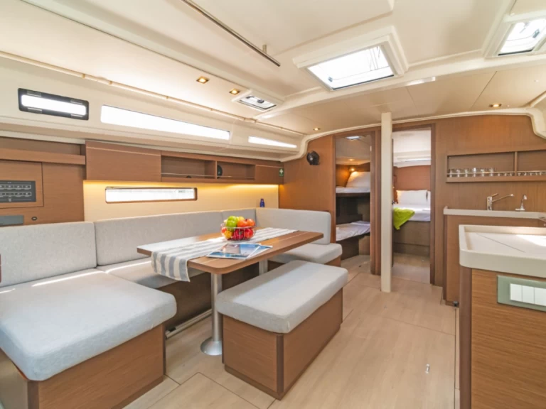 Rent a Bénéteau Oceanis 40.1 Alimos