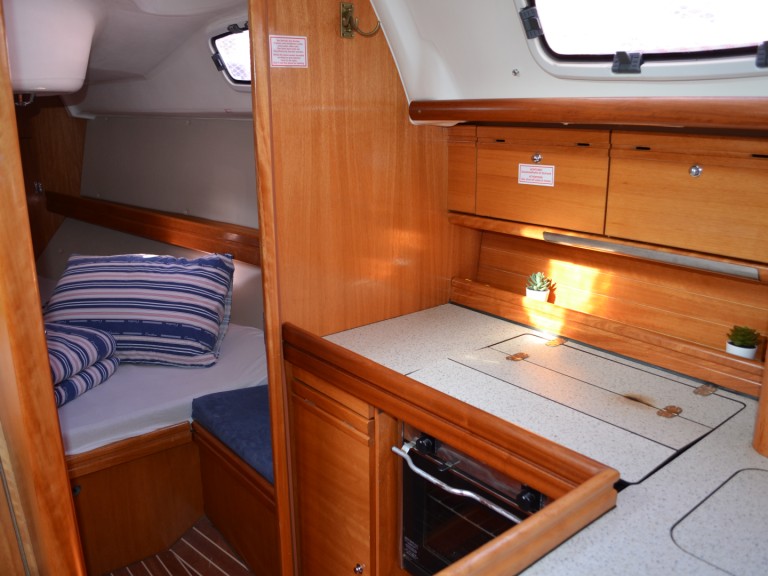 Rent a Bavaria Bavaria 34 Cruiser - 2 cab. Primošten