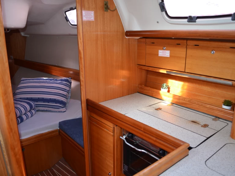 Rent a Bavaria Bavaria 34 Cruiser - 2 cab. Primošten