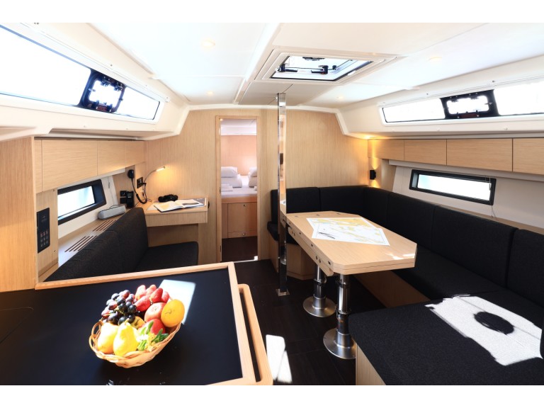 Boat rental Bavaria Bavaria C42 in Zadar on Samboat