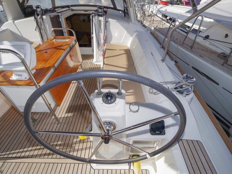 Yacht charter Port de Pollença cheap Oceanis 38