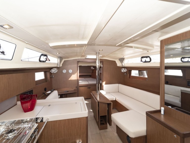 Rent a Bénéteau Oceanis 41.1 Perfomance Port de Pollença