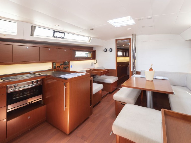 Bareboat Rental Sailboat Bénéteau with a boat licence