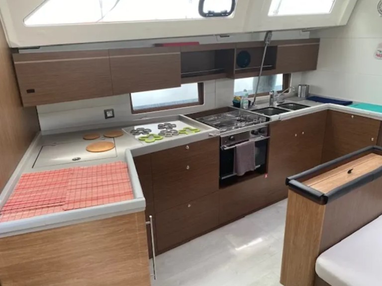 Rent a Bénéteau Oceanis 46.1 Alimos