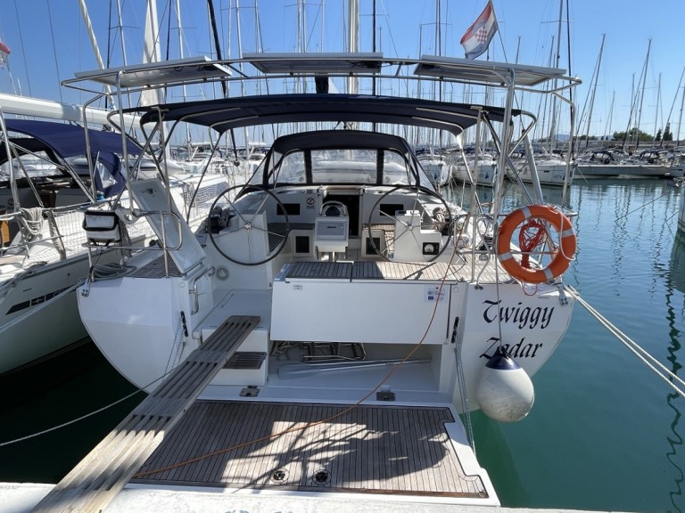 Sailboat rental in Sukošan - Bavaria Bavaria C45