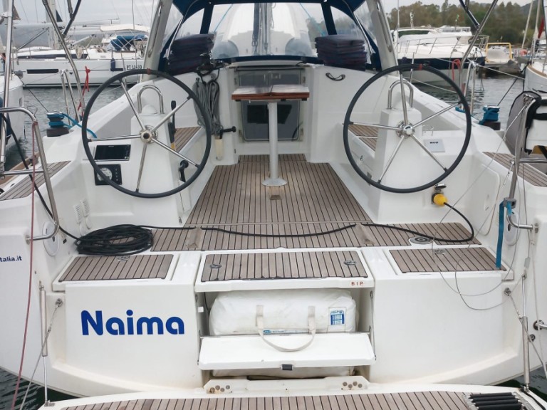 Bénéteau Oceanis 38.1 in Cannigione on SamBoat