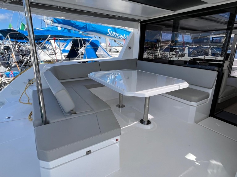 Bareboat Rental Catamaran Robertson and Caine with a boat licence