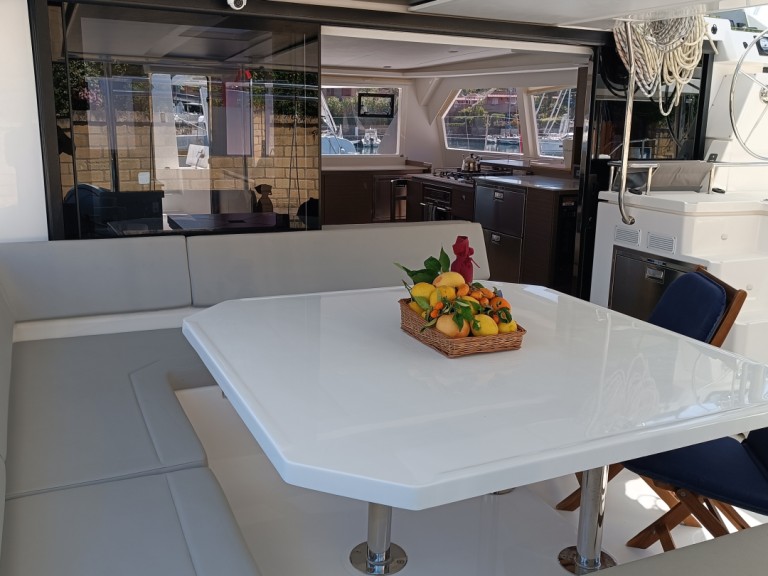 Bareboat Rental Catamaran Robertson and Caine with a boat licence