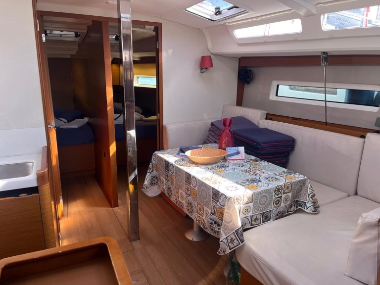 Yacht charter Cannigione cheap Sun Odyssey 440