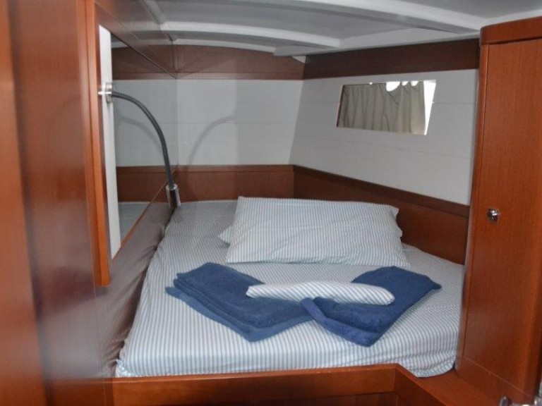 Bénéteau Oceanis 48 in Cannigione on SamBoat