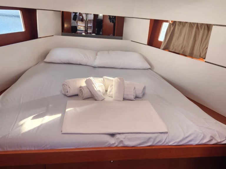 Yacht charter Cannigione cheap Oceanis 38