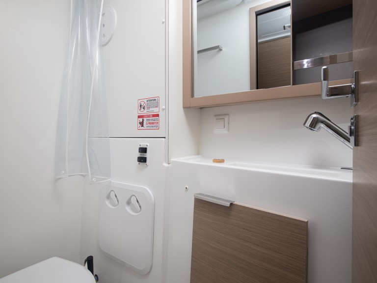 Catamaran for rent Pomer at the best price
