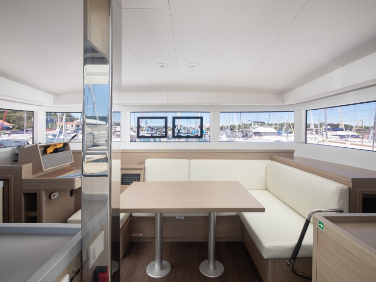 Lagoon Lagoon 40 in Pomer on SamBoat