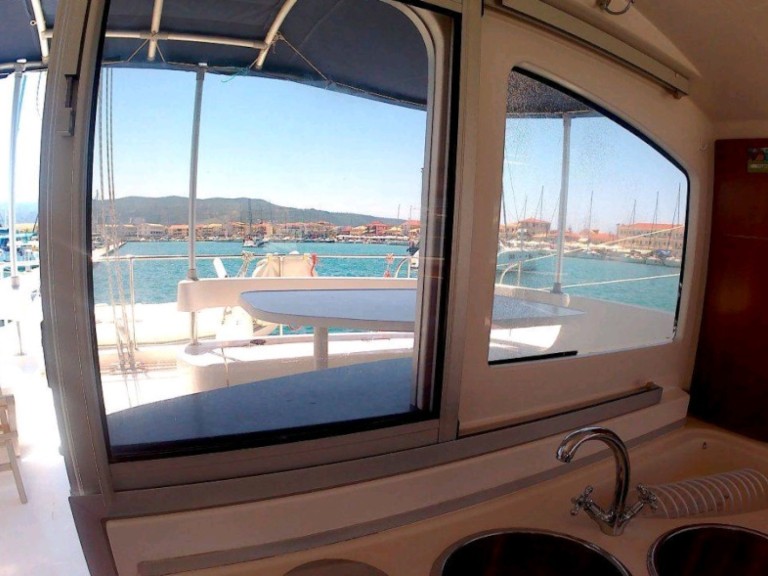 Rent a Fountaine Pajot Lavezzi 40 Primošten