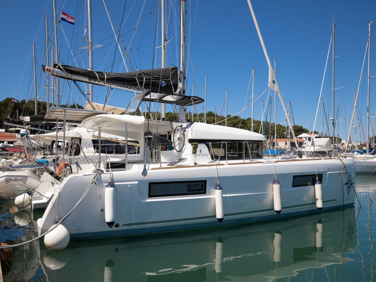Boat rental Lagoon Lagoon 40 in Pomer on Samboat