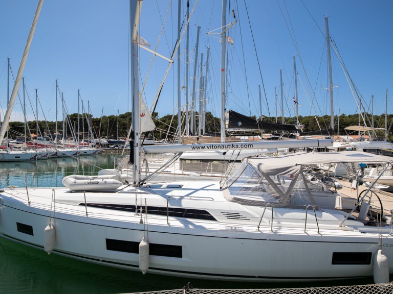 Bénéteau Oceanis 46.1 charter bareboat or captained in  Pomer