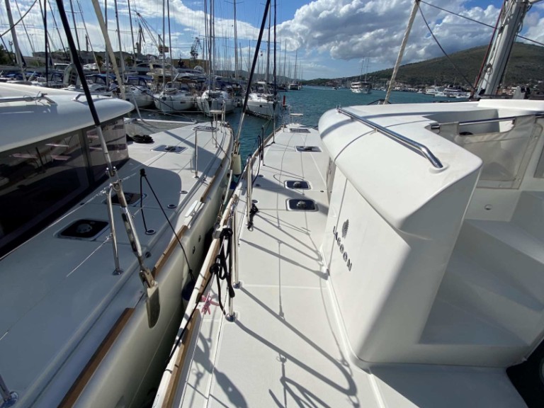 Catamaran rental with or without captain Lagoon Trogir