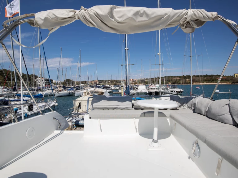 Fountaine Pajot Fountaine Pajot MY 37 charter bareboat or captained in  Pomer