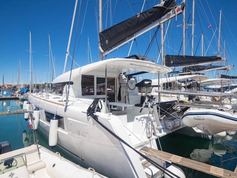Yacht charter Pomer cheap Lagoon 40