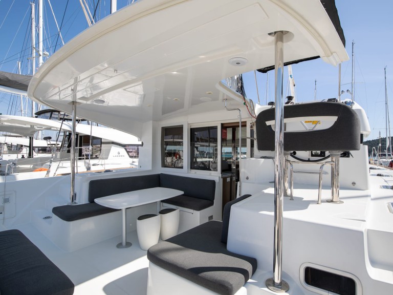 Catamaran rental in Pomer - Lagoon Lagoon 40