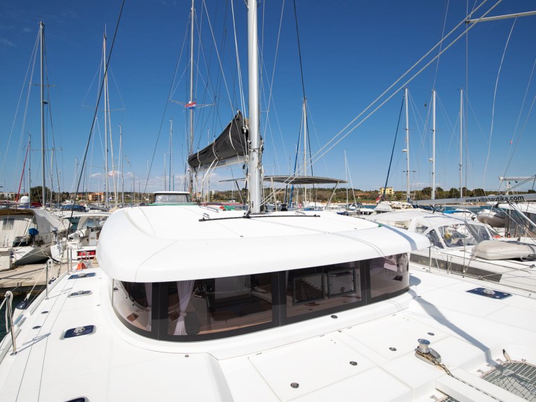 Rent a Lagoon Lagoon 42 Pomer