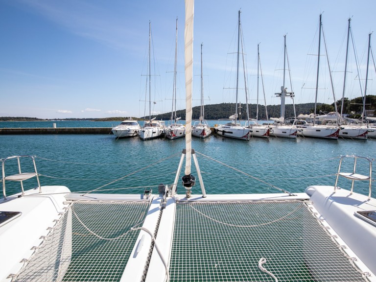 Lagoon Lagoon 42 in Pomer on SamBoat