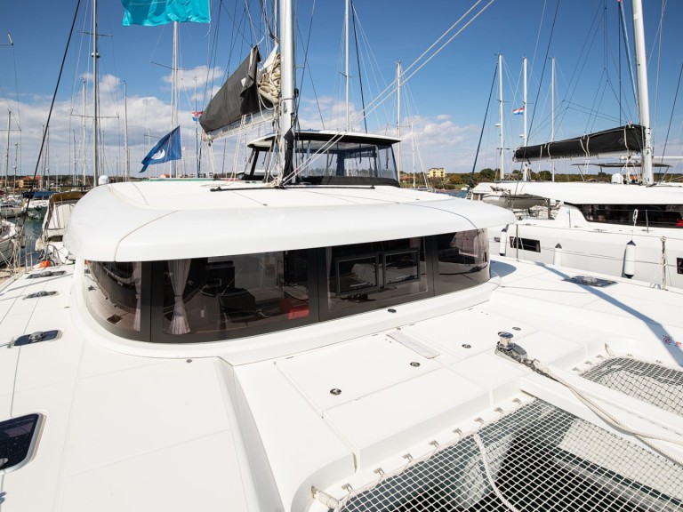 Catamaran rental in Pomer - Lagoon Lagoon 42