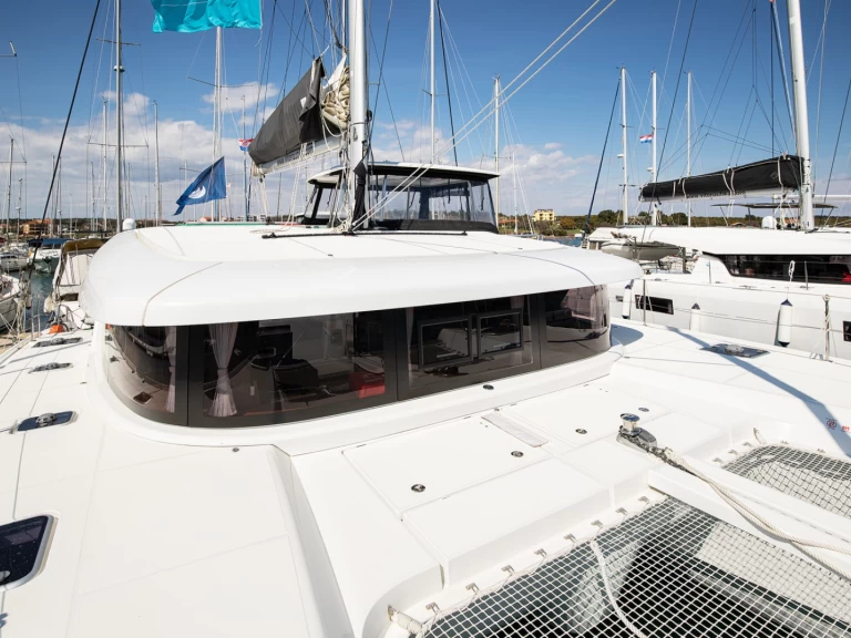 Catamaran rental in Pomer - Lagoon Lagoon 42