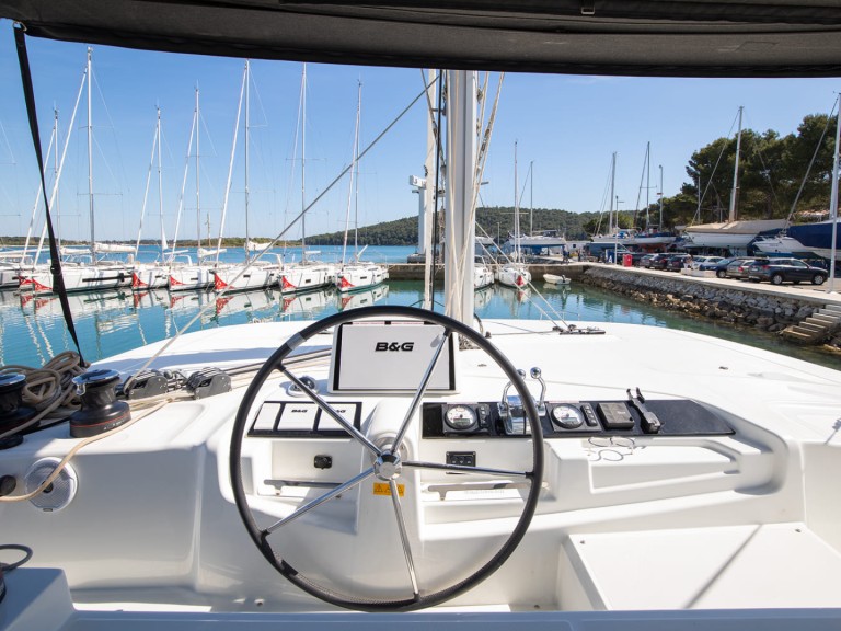 Catamaran rental with or without captain Lagoon Pomer